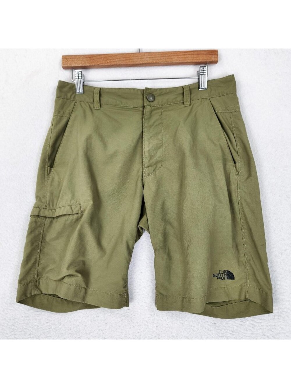 The North Face Shorts Mens 30 Green Cargo Flat Front Classic Hiking Casual